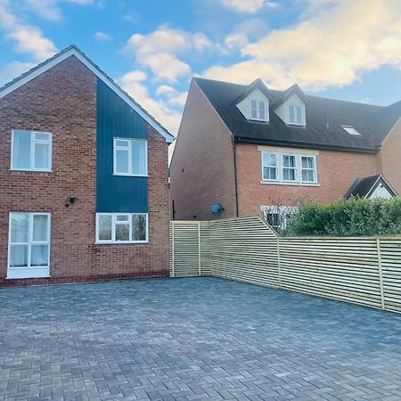 Luxury Central Oxford Detached Home Exterior photo